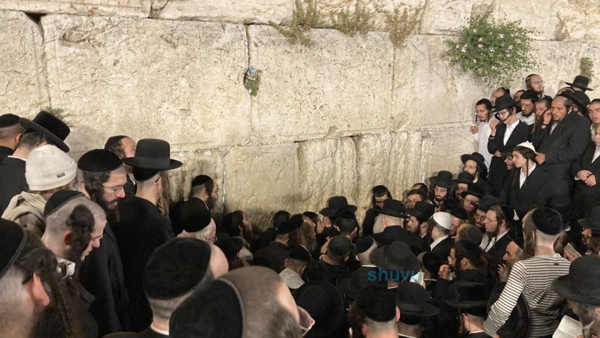 וְשִׂמַּחְתִּים בְּבֵית תְּפִלָּתִי  • הגה"צ רבי אליעזר ברלנד שליט"א עלה לרגל יחד עם מאות מחסידיו  • גלריית תמונות