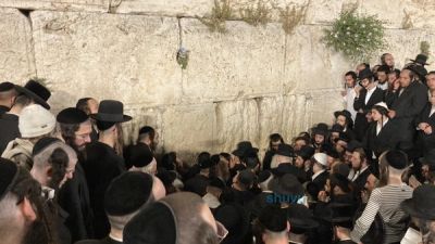 וְשִׂמַּחְתִּים בְּבֵית תְּפִלָּתִי • הגה"צ רבי אליעזר ברלנד שליט"א עלה לרגל יחד עם מאות מחסידיו • גלריית תמונות