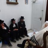 הגה"צ רבי אליעזר ברלנד שליט"א בניחום אבלים על פטירת לאה יוכבד זינגר ע"ה