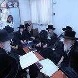 הגה"צ רבי אליעזר ברלנד שליט"א בניחום אבלים על פטירתו של גאב"ד ראדומישלא זצוק"ל