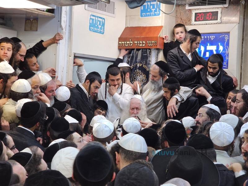 כִּי קָרַן עוֹר פְּנֵי מֹשֶׁה • שבת פרשת כי־תשא בצילו של הגה"צ רבי אליעזר ברלנד