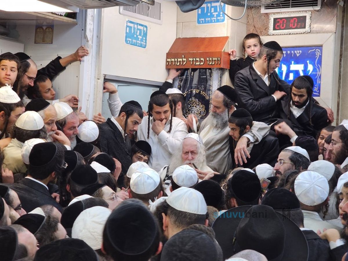 כִּי קָרַן עוֹר פְּנֵי מֹשֶׁה • שבת פרשת כי־תשא בצילו של הגה"צ רבי אליעזר ברלנד שליט"א