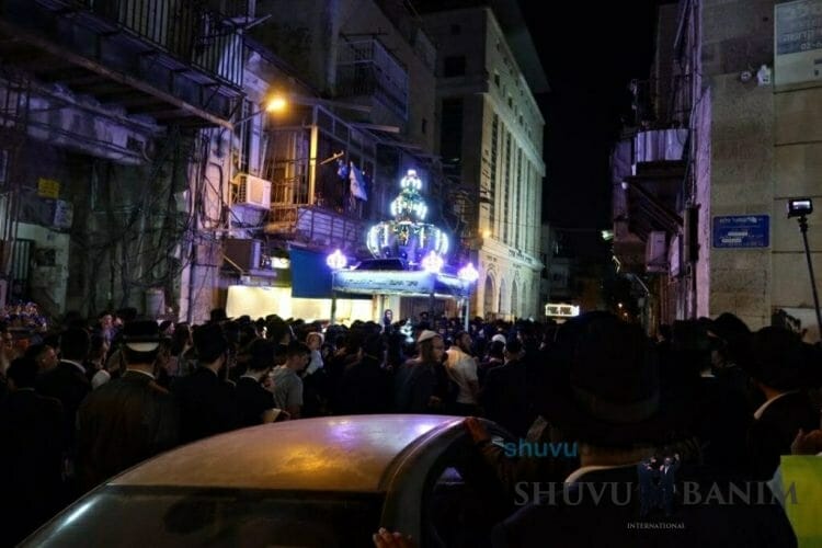 “Sisu V’Simchu B’Simchat HaTorah” – Full Coverage from Tu B’Av Torah Scroll Dedication with R’ Berland Shlit”a