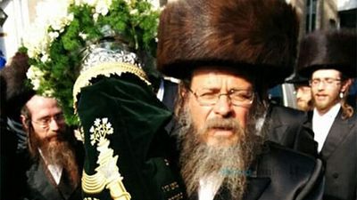 הרב משה ביננשטוק שליט"א - "כל מעתיקי השמועה צריכים לנשק את הרגליים של הרב ברלנד"