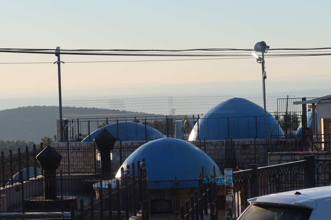 לַעֲבֹר אֶת כָּל הַמַּחְסוֹמִים וּלְהַגִּיעַ בַּזְּמַן לַהַדְלָקָה עִם הָרַב • תפילה חדשה מהגה"צ רבי אליעזר ברלנד שליט"א בדרך למירון