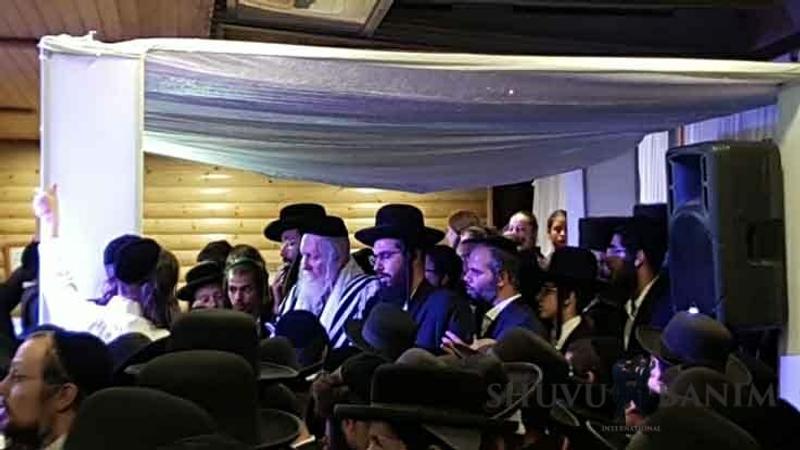 הגה"צ הרב אליעזר ברלנד שליט"א בשמחת הנשואין של משפחות כץ ולוי באולמי שירת