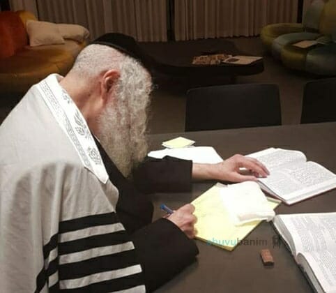 תפילה חדשה להינצל מהקורונה ובמיוחד לנשים הרות - הגה"צ הרב אליעזר ברלנד שליט"א