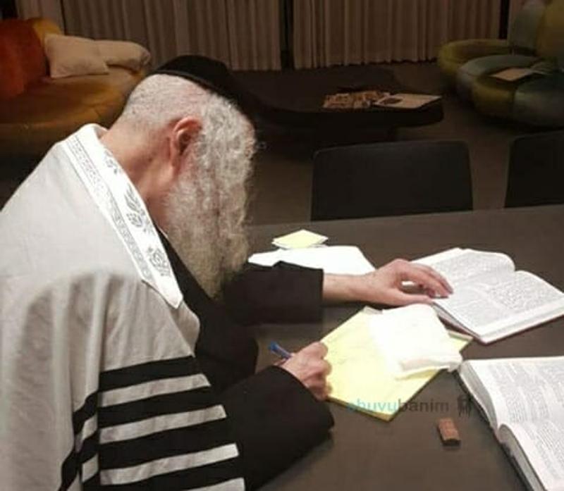 תפילה חדשה להינצל מהקורונה ובמיוחד לנשים הרות - הגה"צ הרב אליעזר ברלנד שליט"א