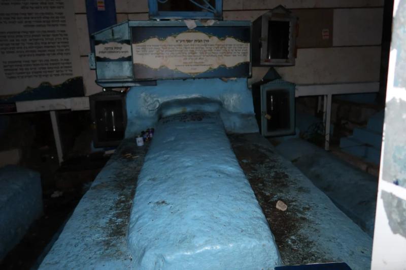 כָּל הַמִּתְפַּלֵּל עַל צִיּוּנוֹ הַקָּדוֹשׁ וְהַנּוֹרָא