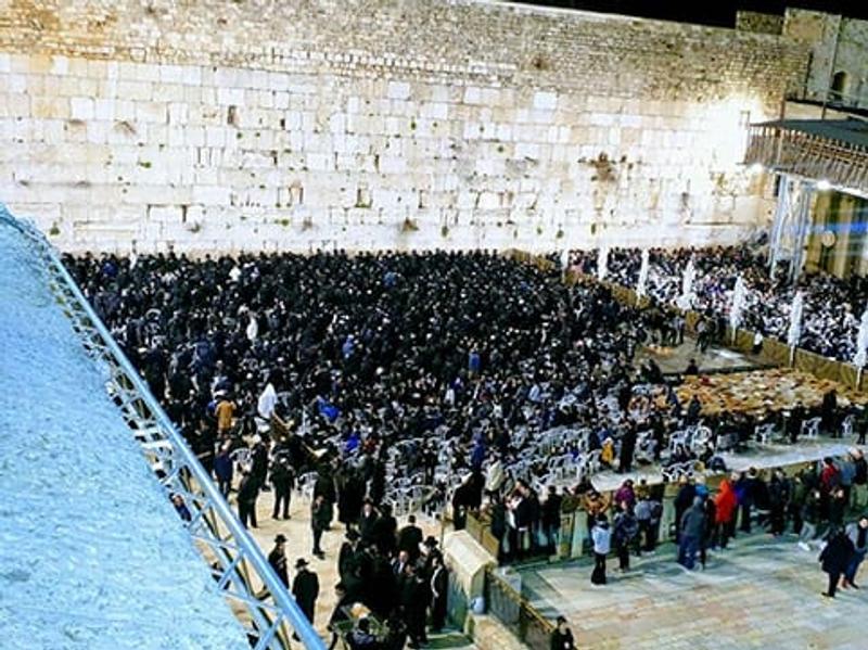 אלפים בעצרת התפילה המרגשת בכותל לשחרורו ורפואתו של הגה"צ הרב אליעזר ברלנד שליט"א