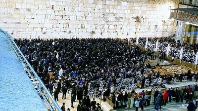 אלפים בעצרת התפילה המרגשת בכותל לשחרורו ורפואתו של הגה"צ הרב אליעזר ברלנד שליט"א