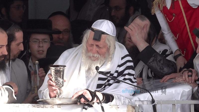 לַיְּהוּדִים הָיְתָה אוֹרָה וְשִׂמְחָה שָׂשׂוֹן וִיקָר • שמחת הריקודים במשתה