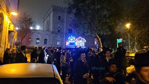 צפו במעמד הכנסת ספר התורה לע"נ שמעון הלר ז"ל - ק"ק ברסלב שובו בנים