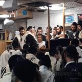 תפילת שחרית ושיעור הדף היומי עם הגה"צ הרב אליעזר ברלנד שליט"א