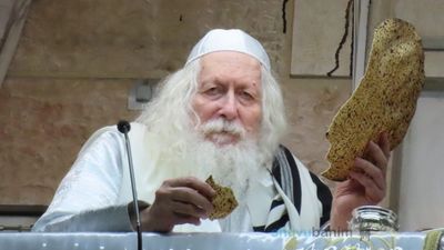 וְכָל הַמַּרְבֶּה לְסַפֵּר • סיקור נרחב מיום טוב ראשון דפסח בצל הגה"צ רבי אליעזר ברלנד שליט"א