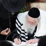 מעמד התחלת כתיבת ספר דברים בספר התורה לישועת עם ישראל