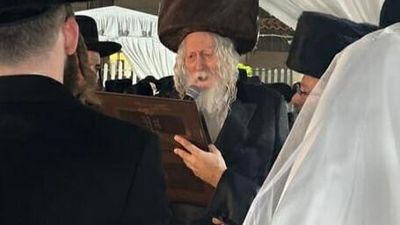 קול ששון וקול שמחה - הגה"צ רבי אליעזר ברלנד שליט"א השתתף בשמחת נישואי משפחתו בעיר בני ברק