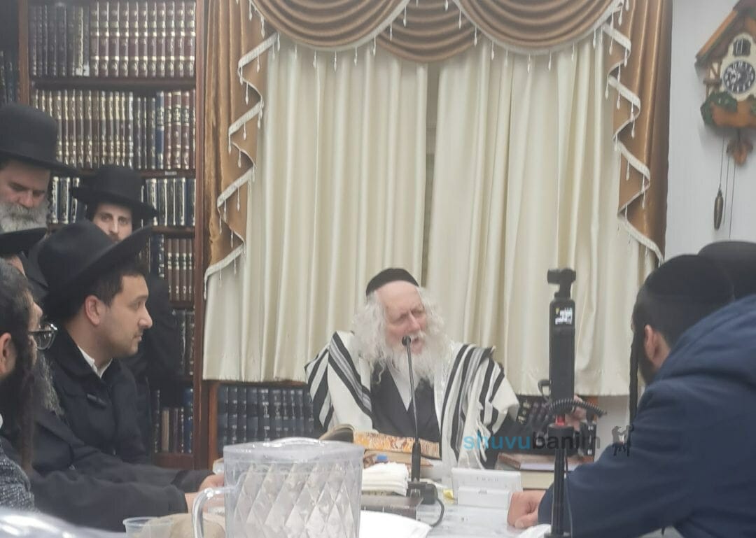 שיעור לבחורי הישיבה החדשה בבית הגה"צ רבי אליעזר ברלנד שליט"א