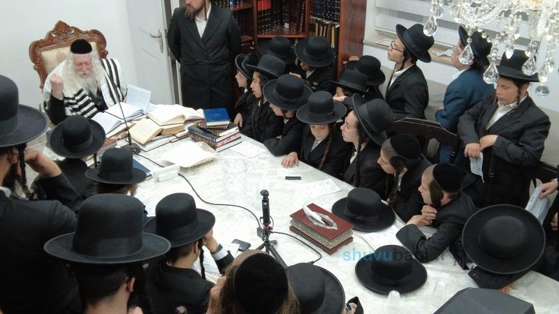 כנס הכנה לישיבה קטנה לבחורי חבורת מכינה לישיבה במעונו של הגה"צ רבי אליעזר ברלנד