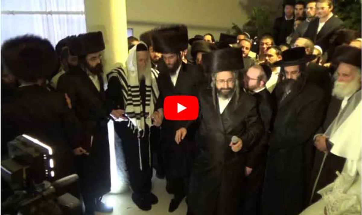 חתונת יוסף פראנק בן הרב מוטה פראנק עם הרב ברלנד שליט"א, הרב קיוואק, הרב ברנדסדורפר, בעלי המנגנים בערי וובר, מיילך קאהן