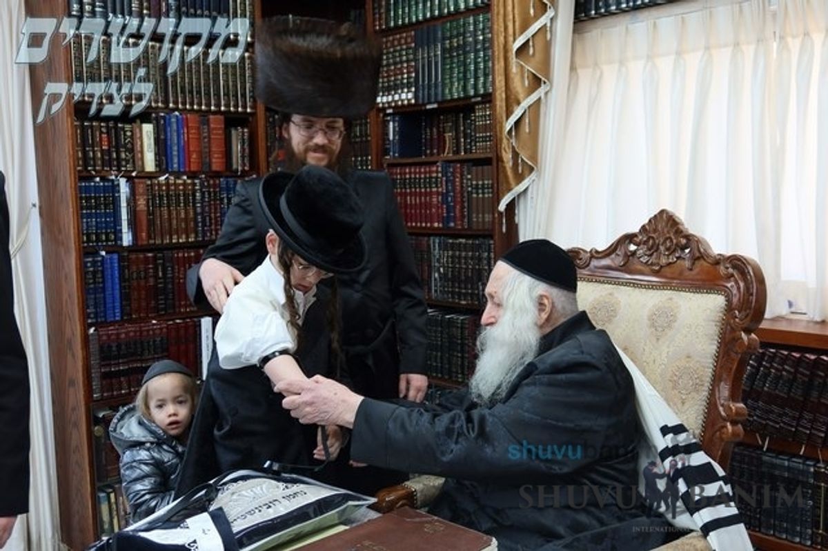 וּמִשֶּׁפַע מִצְוַת תְּפִלִּין • מעמד הנחת תפילין לבר המצוות ניני הגה"צ רבי אליעזר ברלנד שליט"א