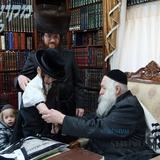 וּמִשֶּׁפַע מִצְוַת תְּפִלִּין • מעמד הנחת תפילין לבר המצוות ניני הגה"צ רבי אליעזר ברלנד שליט"א