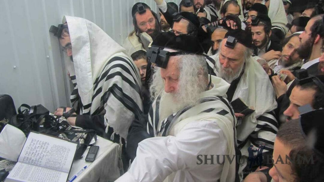 נדיר: מראות הקודש מתפילת השחרית האחרונה של תשע"ח עם הגה"צ הרב אליעזר ברלנד שליט"א