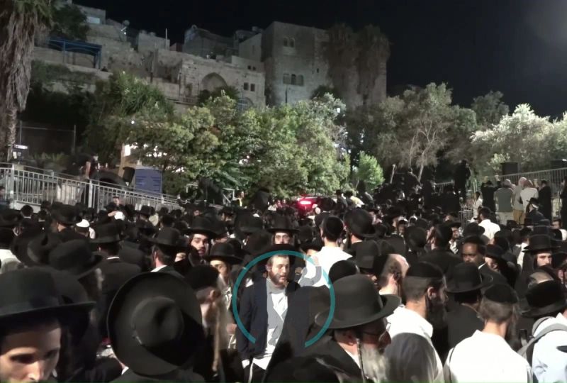 קהל המשתתפים בעצרת התפילה בחברון