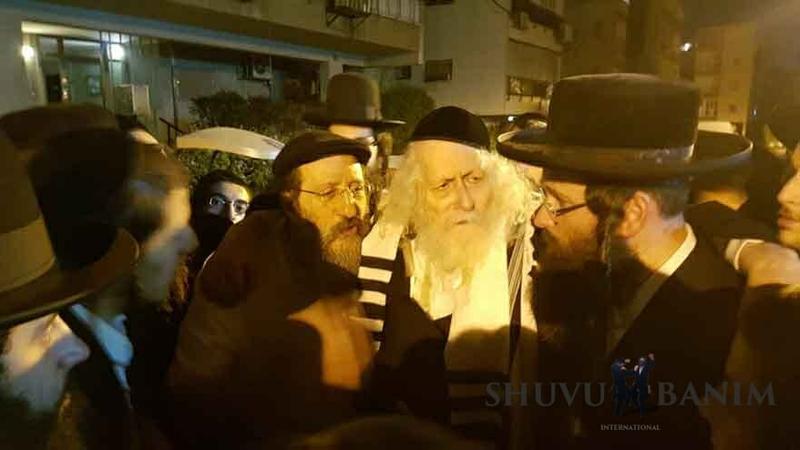 הגה"צ הרב אליעזר ברלנד שליט"א מבקר בחולון - גלריית תמונות מרגשת