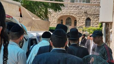 אחרי שבועיים היעדרות: כ"ק הגה"צ הרב אליעזר ברלנד שליט"א יצא למסע חיזוק