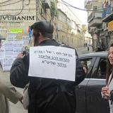 מראות הקודש בבית מדרשו של הגה"צ הרב אליעזר ברלנד שליט"א בזמן קריאת המגילה בבוקר הפורים - גלריית תמונות