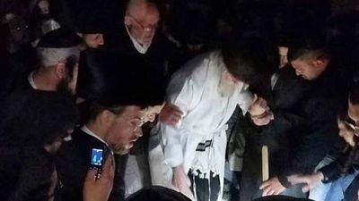 הגה"צ הרב אליעזר ברלנד שליט"א בהלווית אחיו הרה"צ יחזקאל ברלנד זצ"ל בהר הזיתים