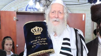 שִׂישׂוּ וְשִׂמְחוּ בְּשִׂמְחַת הַתּוֹרָה • זמני התפילות וההקפות בחג שמחת תורה בהשתתפות הגה"צ רבי אליעזר ברלנד שליט"א