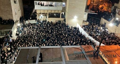 Fiery Flame – Shiur of Rav Berland Shlit”a in Front of Audience of Thousands