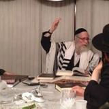 שיעורו של הגה"צ הרב אליעזר ברלנד שליט"א לרו"ח שבט בסעודת המלווה מלכה - "הצדיק חי וקיים, צריך להאמין שהצדיק הולך איתנו"