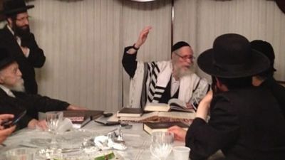 שיעורו של הגה"צ הרב אליעזר ברלנד שליט"א לרו"ח שבט בסעודת המלווה מלכה - "הצדיק חי וקיים, צריך להאמין שהצדיק הולך איתנו"