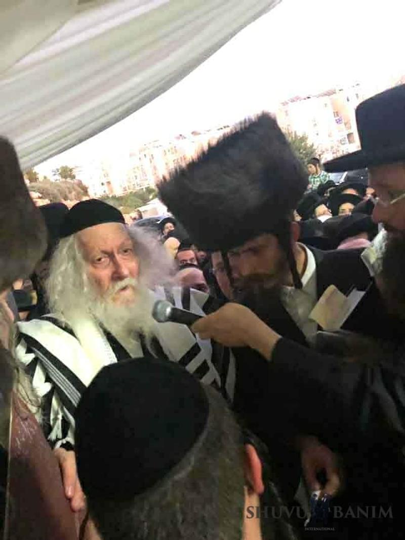 "הַצַּדִּיק מַפִּיל אֶת הַסִּטְרָא אַחֲרָא כְּלֹא הָיָה"