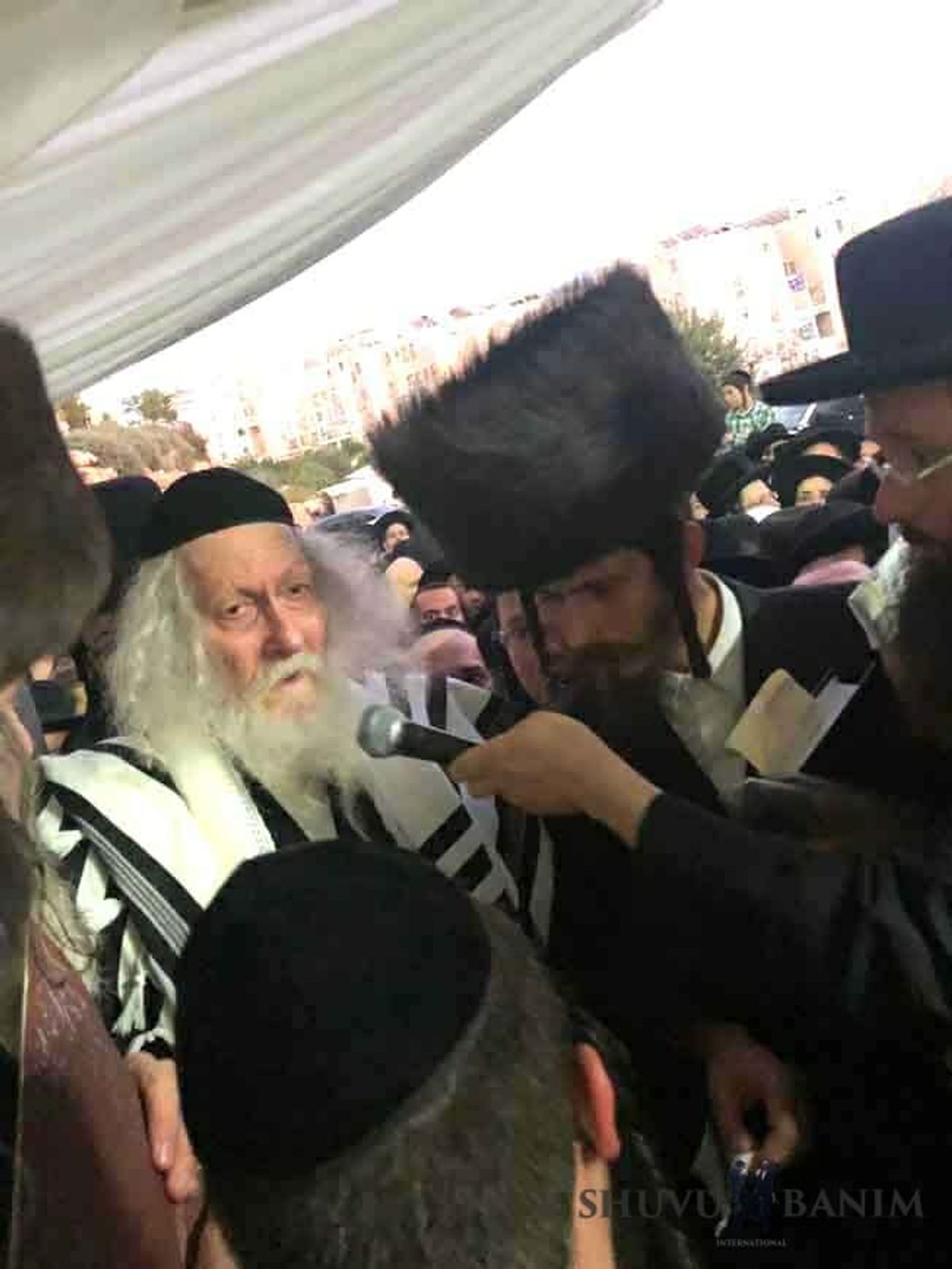 "הַצַּדִּיק מַפִּיל אֶת הַסִּטְרָא אַחֲרָא כְּלֹא הָיָה" - דברי הגה"צ הרב אליעזר ברלנד שליט"א ומראות החתונה של יצחק שטרן שיחי'