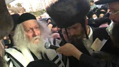 "הַצַּדִּיק מַפִּיל אֶת הַסִּטְרָא אַחֲרָא כְּלֹא הָיָה" - דברי הגה"צ הרב אליעזר ברלנד שליט"א ומראות החתונה של יצחק שטרן שיחי'