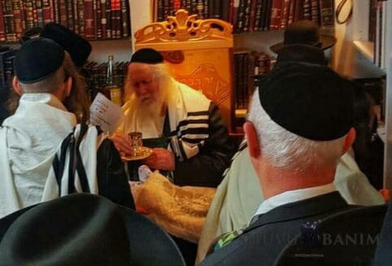 הבריתות לבנו של הרב אורי ישראלי ולנכד המקובל הרב שלמה אלמליח עם הגה"צ הרב אליעזר