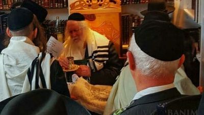 הבריתות לבנו של הרב אורי ישראלי ולנכד המקובל הרב שלמה אלמליח עם הגה"צ הרב אליעזר ברלנד שליט"א