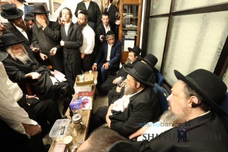 Rav Berland at Nichum Aveilim for the Tzaddik Rav Alter David Chaim Stern ZT”L