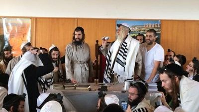 פנינים ממורינו הרב רבי אליעזר ברלנד שליט"א על מעלת השמחה