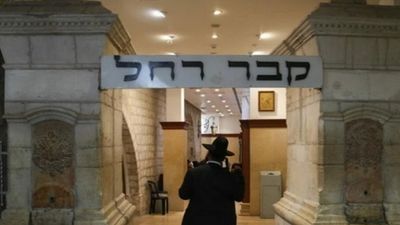 המונים השתתפו בעצרת התפילה להצלחת הניתוח של הגה"צ הרב אליעזר ברלנד שליט"א ומה קרה בניתוח