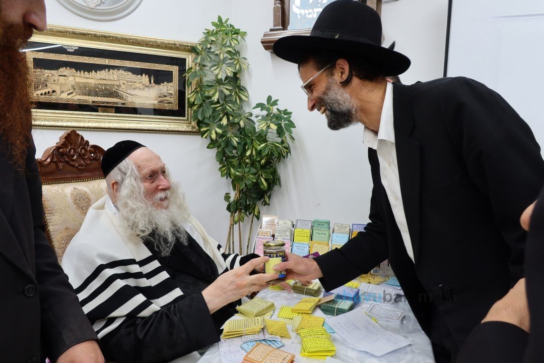 אלפים זכו להיכנס אל הקודש פנימה לברכת שנה טובה