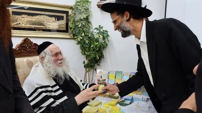 אלפים זכו להיכנס אל הקודש פנימה לברכת שנה טובה