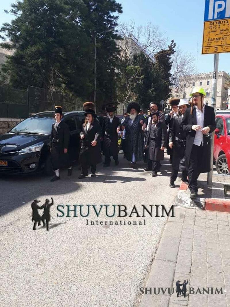 האדמו"ר מספינקא ב"ב ואבא טורצקי הגיעו בפורים לביקור בבית הגה"צ הרב אליעזר ברלנד