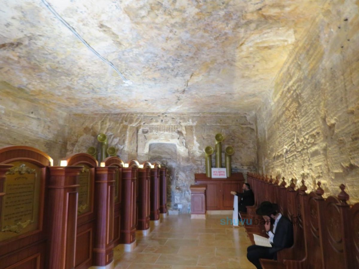 אֵלִיָּהוּ הַנָּבִיא זָכוּר לַטּוֹב  • תפילה חדשה מהגה"צ רבי אליעזר ברלנד שליט"א לומר במערת אליהו הנביא