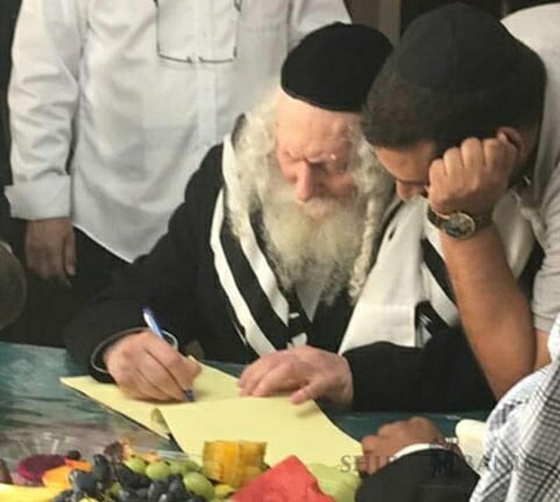 מסירות נפש של הצדיק: חוגי בית אל תוך הלילה של הגה"צ הרב אליעזר ברלנד שליט"א