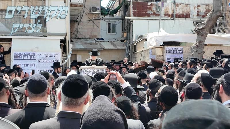 תמונות ממסע הלוויה של הצדקת מרת לאה יוכבד זינגר ע"ה, בהשתתפות מורינו הרב שליט"א